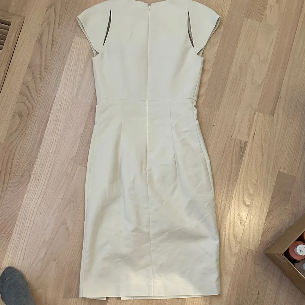Black Halo Cream Cap Sleeve Midi Dress - Picture 4 of 7
